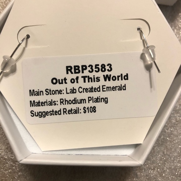 Earrings - Picture 6 of 6